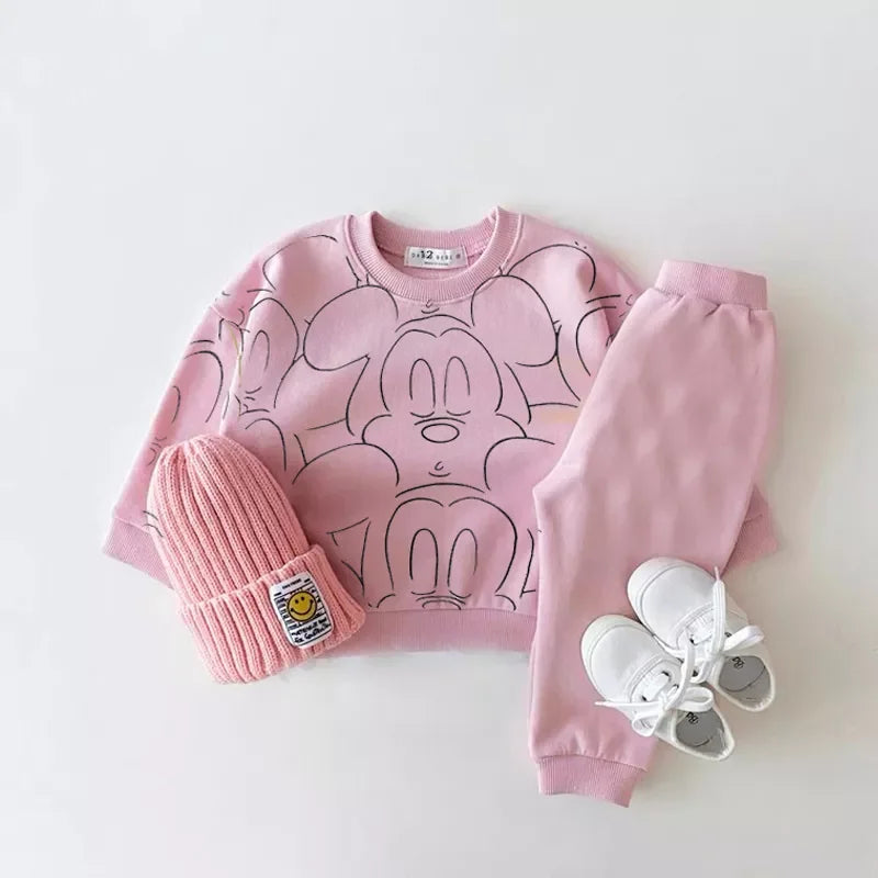 Mickey Style – 4-teiliges Disney-Kleiderset für kleine Abenteurer🐭